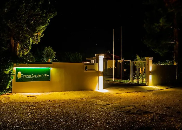 Cypress Garden Ferienhaus *