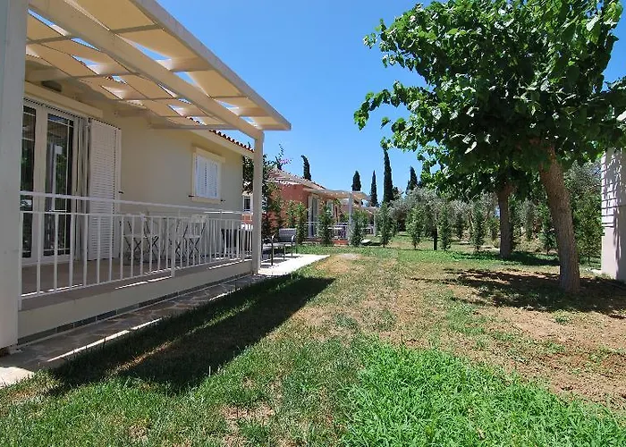 Ferienhaus Cypress Garden *